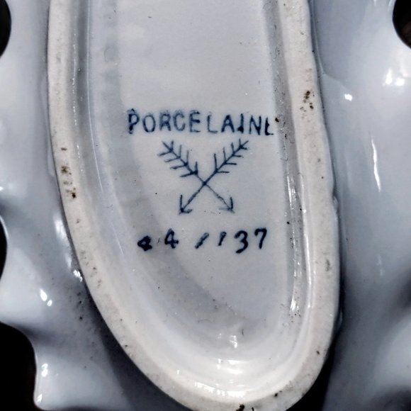 VTG Porcelain Leaf Dish Hand-Painted Roses & Gold-Gild ~ Dbl Arrows Mark #44/137 - Picture 6 of 6